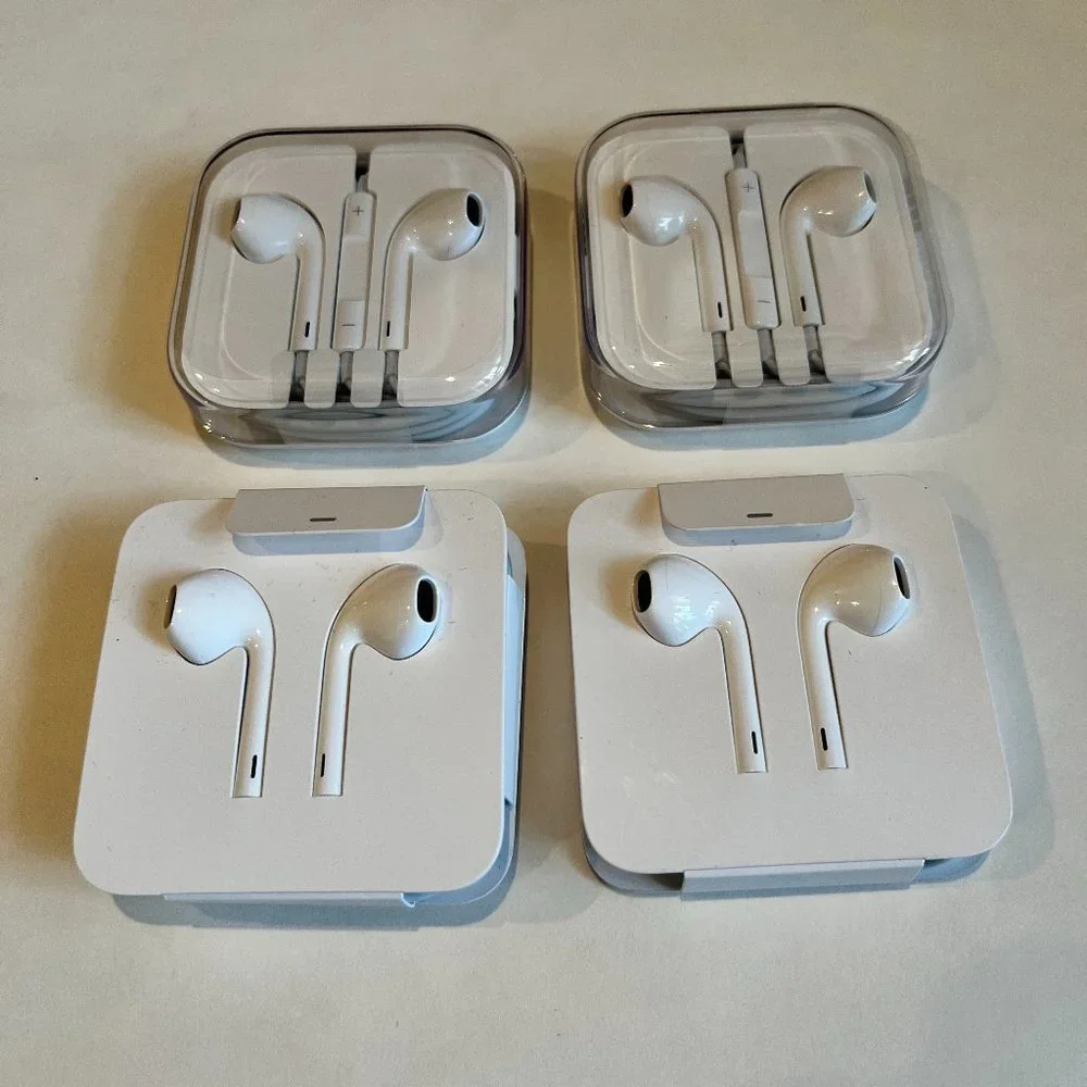 NWT Apple ear bud headphones - Picture 3 of 6